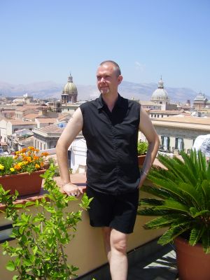 Ronald op het dakterras
